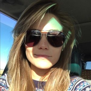 Meet your Posher, Arlis